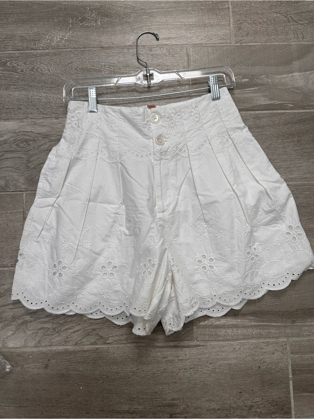 NWOT Free People White Eyelet Scallop-Hem Women's High Waisted Shorts Size XS